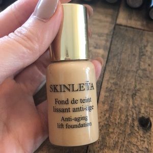 Sisley skinleya foundation In shade 11